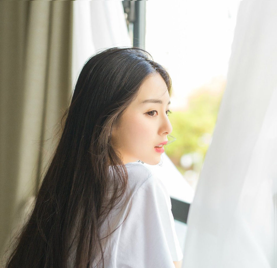 这里上百名将领一降，基本上，这十万大军就落入庞统的掌控了，微微一笑，点头示意众人起身道：“诸位快快请起。”